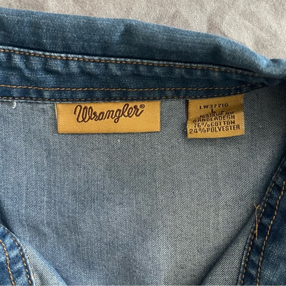 WRANGLER Blue Denim Long Sleeve Snap Western Shirt - Women’s Sz L - Picture 5 of 9